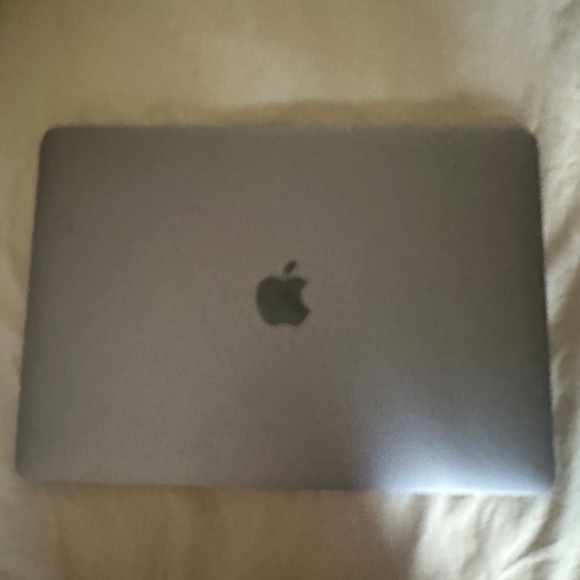 Apple MacBook Pro (13-inch, 2020, Four Thunderbolt 3 ports) - Picture 3 of 3